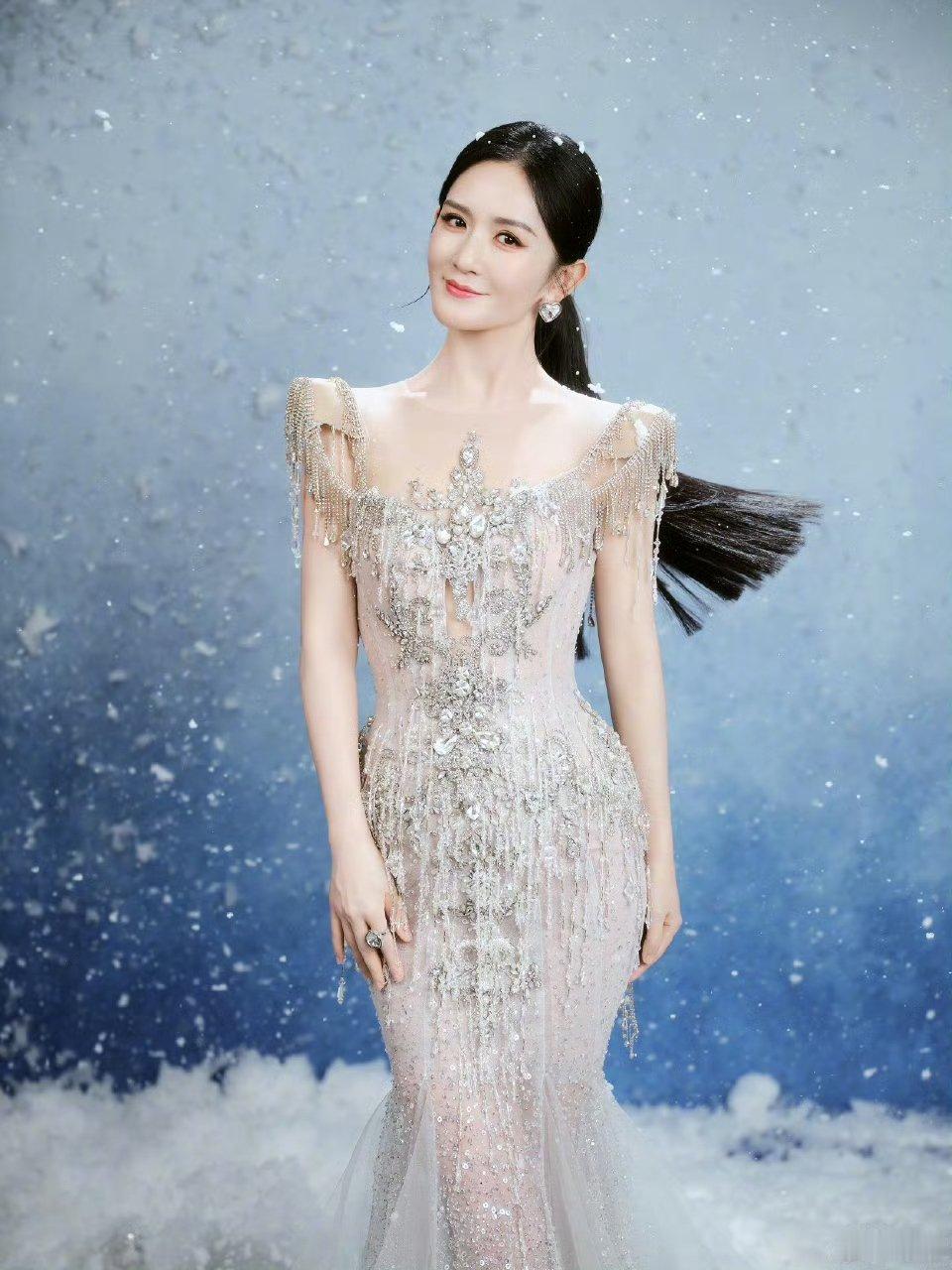 谢娜今天是冰雪女王谢娜冰雪女王造型 谢娜今天是冰雪女王谢娜[超话] ​ ​​​