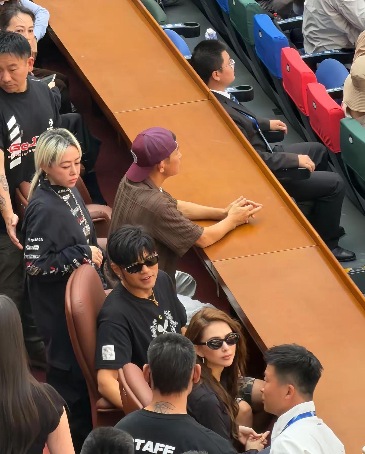 亮相上海劳力士大师赛，观看 张之臻 比赛，今天的杰伦好酷😎呀
