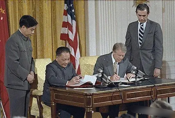 美国驻华使领馆1月1日发文，提到中美建交都46年了，还想回顾“伙伴关系”历程。可
