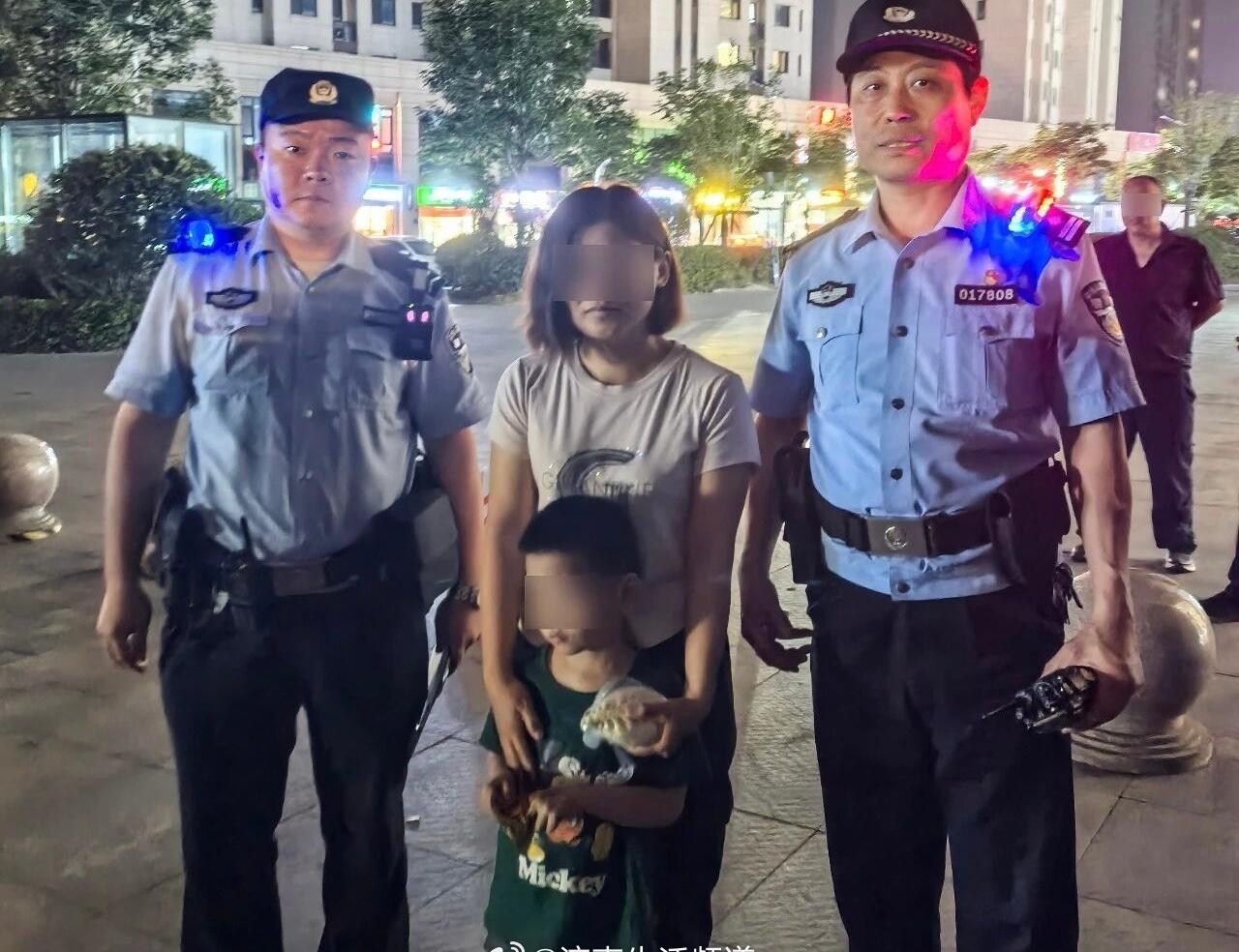 民警快速助其寻回家人
     近日，济南市公安局槐荫分局3号警务站接到热心群众