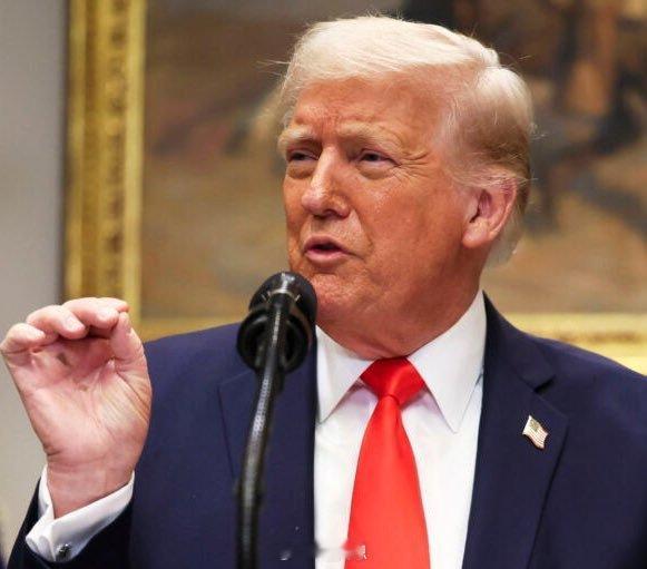 一位曾在 21 世纪中期负责调查杰弗里·爱泼斯坦案件的前警察局长向联邦调查局透露