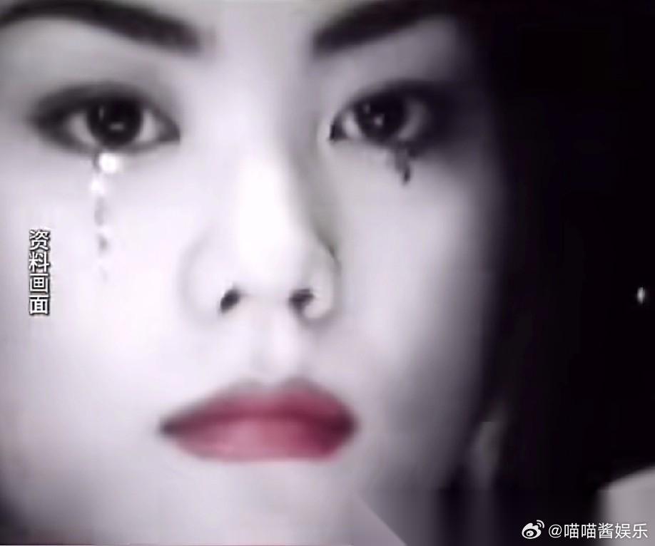 《歌手2026》第五期，窦靖童一出场我直接原地愣住！那眼角的泪痕妆，配上慵懒的长