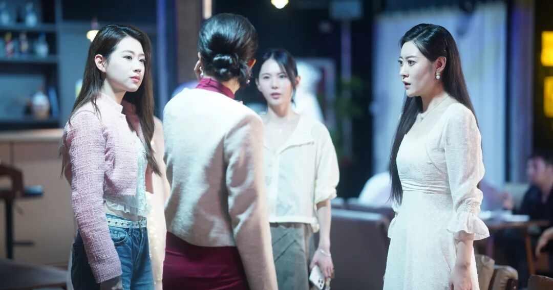 甘虹闺蜜，精致利己绿茶，挑拨感情坑钱，配角把人性的贪婪演得很真实。
我是余欢水短