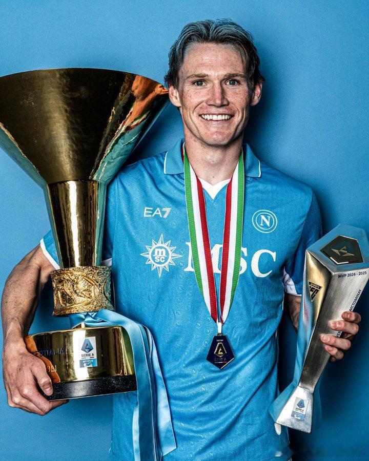 ESPN：麦克托米奈自离开曼联加盟那不勒斯以来↓🏆 夺得意甲冠军🏆 当选意甲