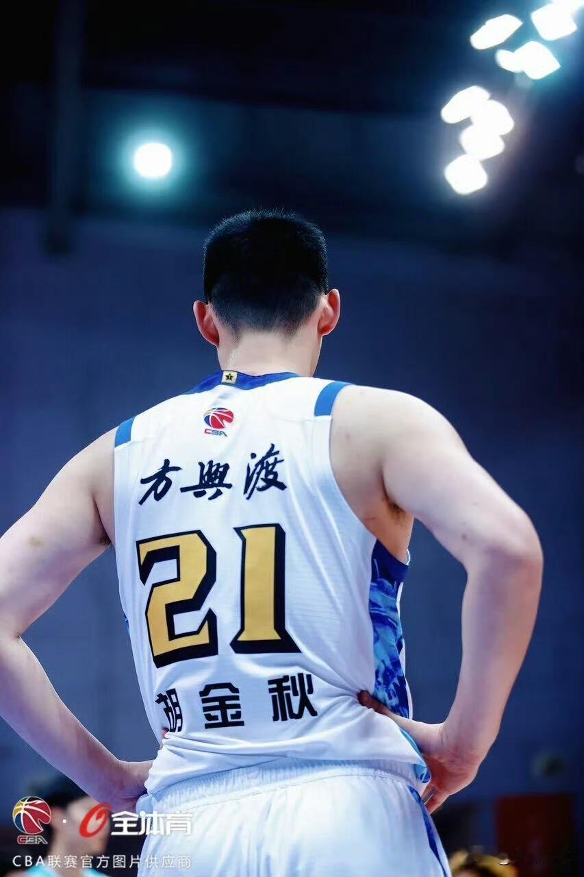 浙江广厦请不要忽略了胡金秋！昨晚浙江广厦93:84战胜青岛男篮，若不是胡金秋估计