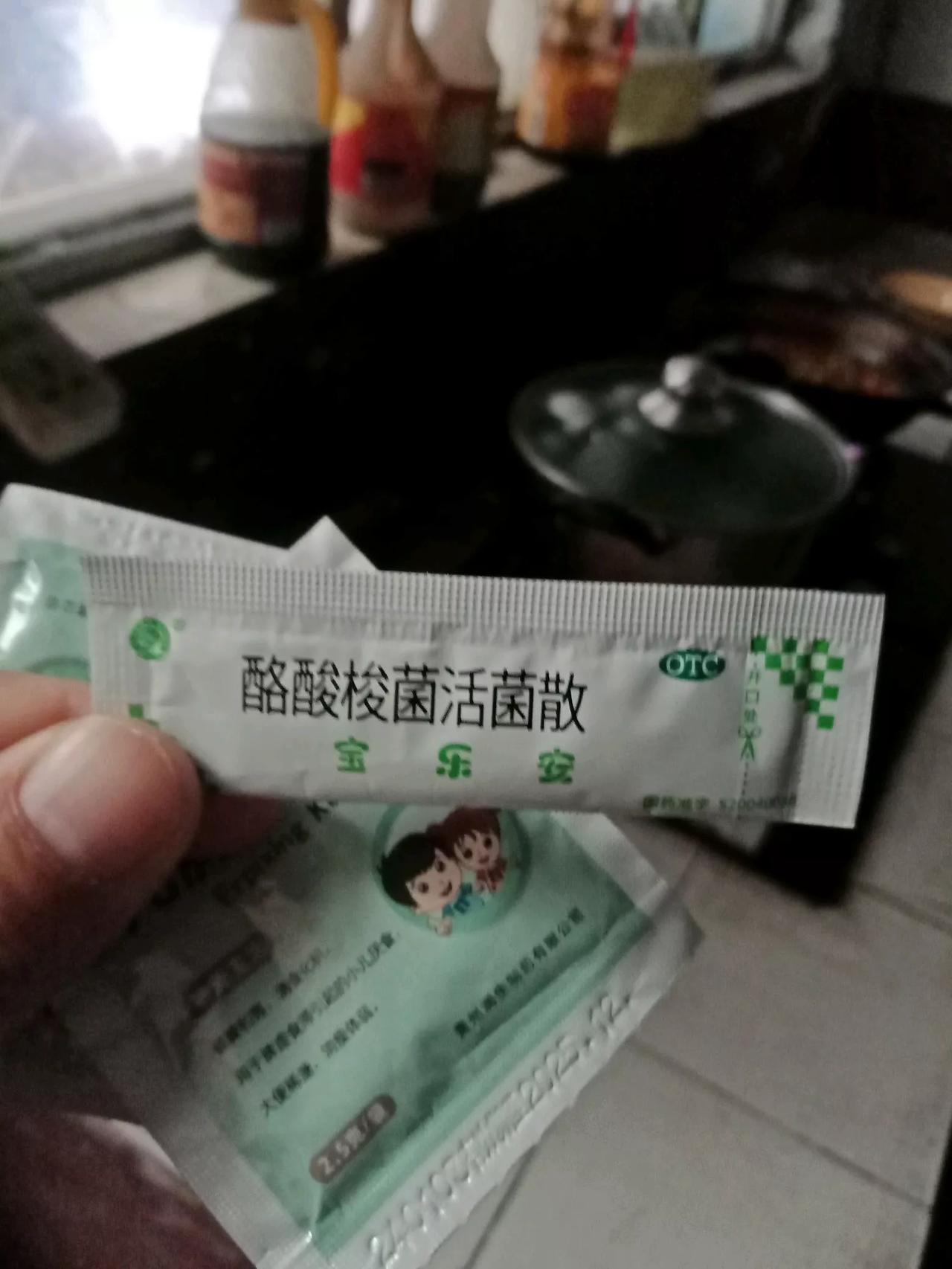 朋友特别爱赌博，昨天一晚上输了5万，连孩子的学费都输了，最多的时候输了50万，妻