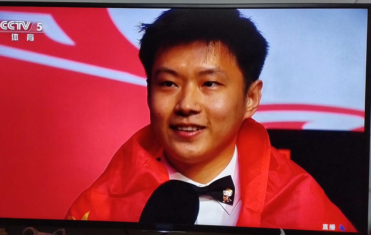 我熬夜看完这激动人心的时刻:
北京时间5月6日凌晨3：36分，28岁的赵心童18