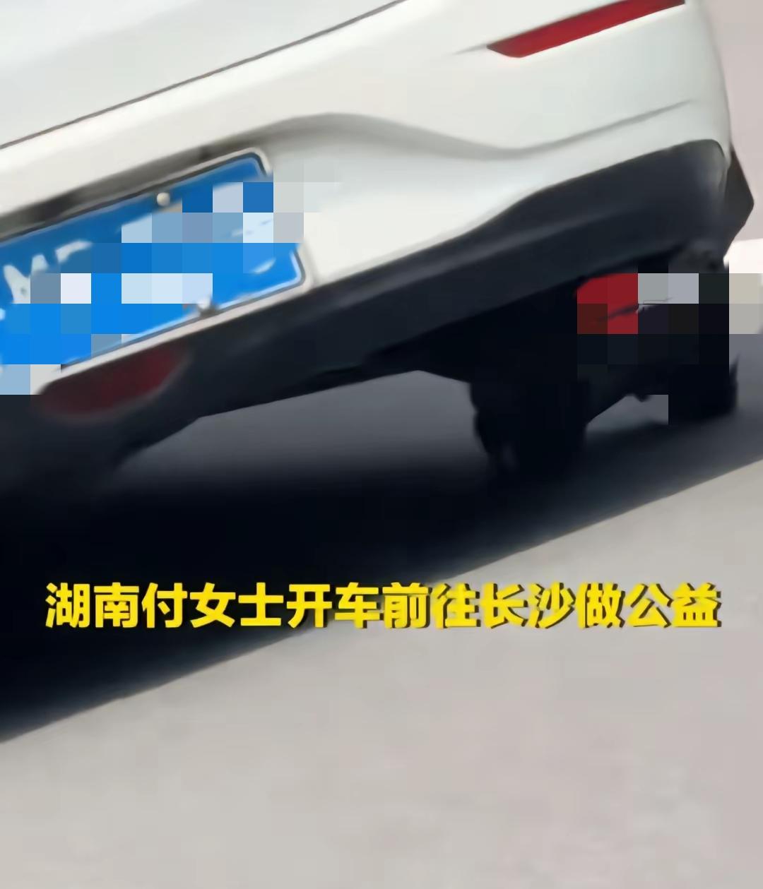 "你车轮没了！"湖南，一女子在高速上开着100码行驶，半途中看到气压低以为漏气了