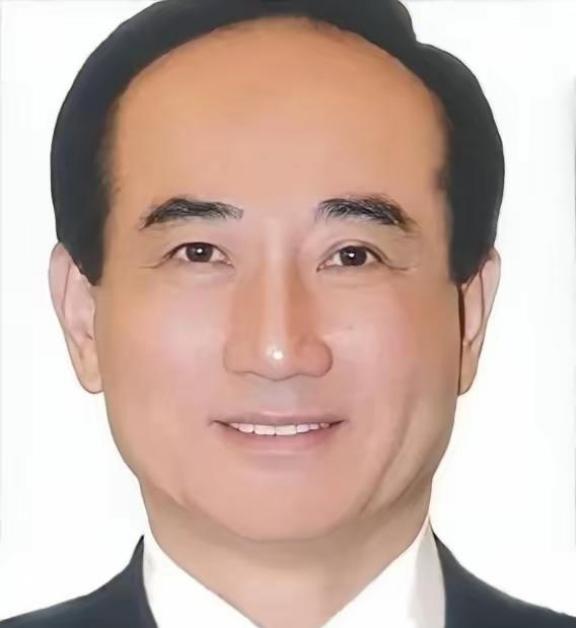 张亚中曾说：国民党有四种，第一是美国国民党，代表人物是朱立伦。主张亲美，一切都从