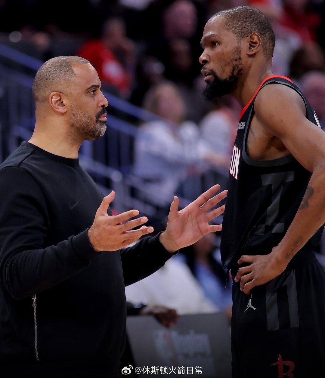 火箭队在杜兰特在场时进攻火力排名联盟前十，但当他不在场时，球队整体进攻效率却垫底