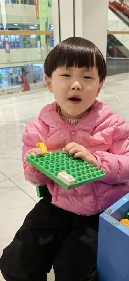 成长留声机  最近的雪景美如画，然而外面的寒冷阻挡不住我们家的亲子时光。由于工作
