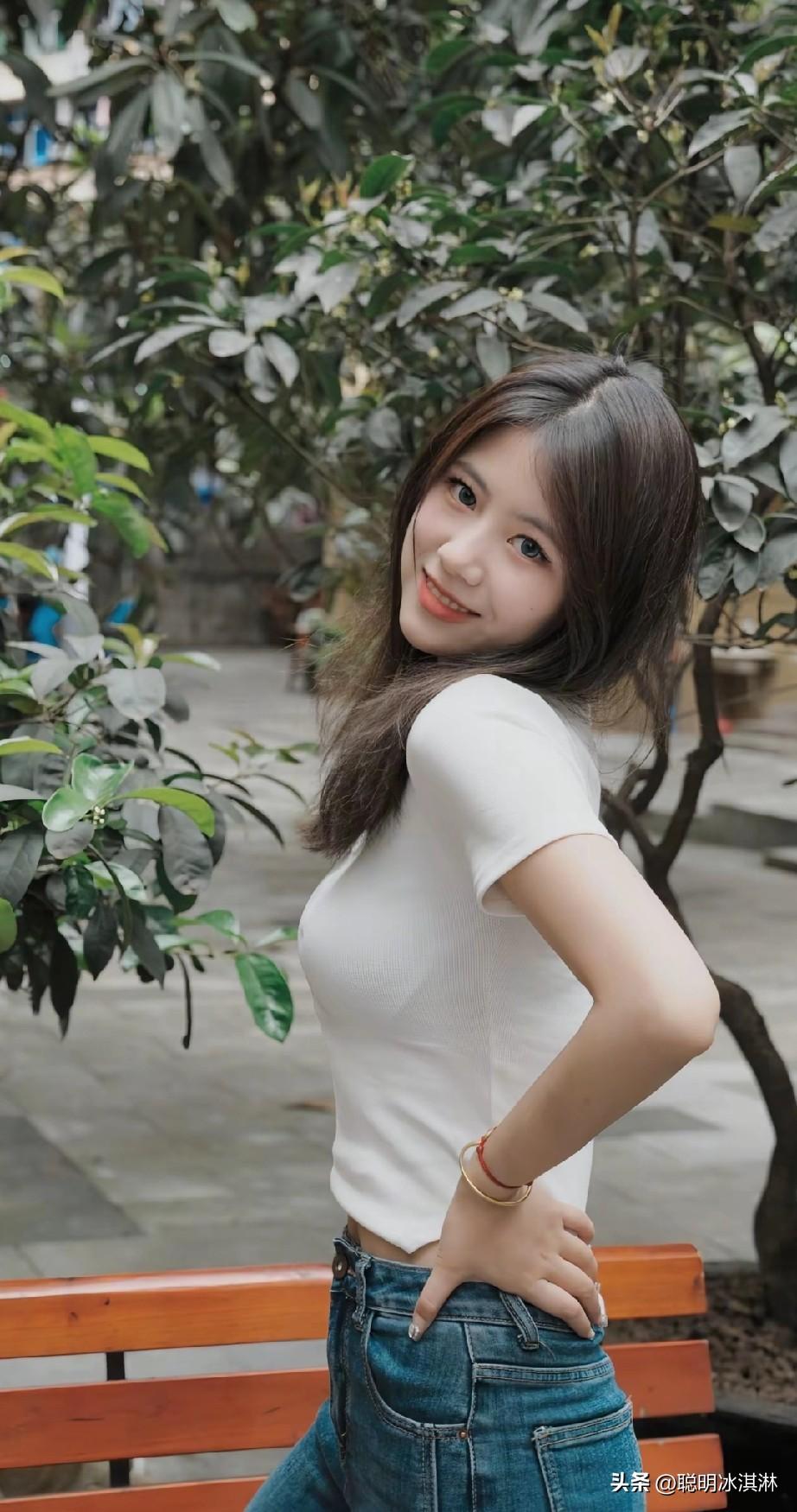 阳光明媚的午后，与自然亲密接触的甜美瞬间