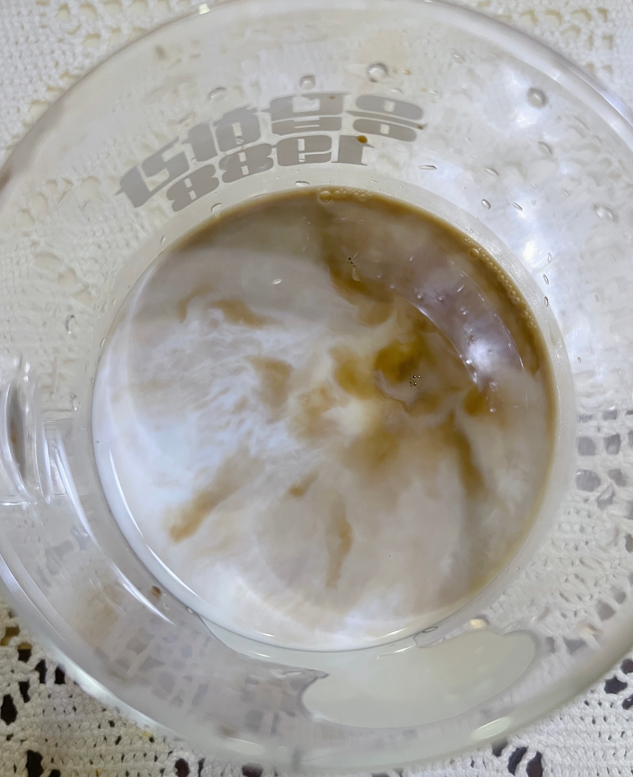 玉米🌽鸡蛋🥚还在煮把咖啡☕牛奶🥛先兑上持续一周了，这样吃肚子扁扁的很好[笑