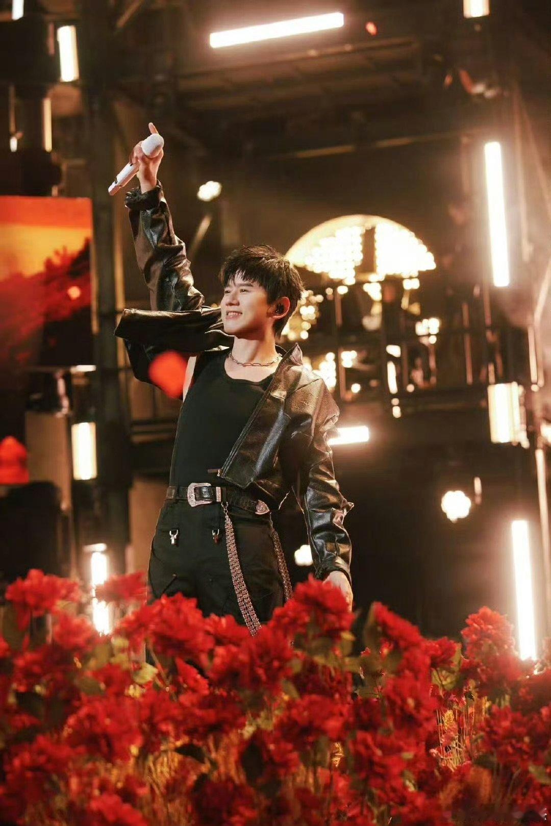 张杰解约案天价违约金是粉丝凑的  黑子能不能换个新套路？十几年前的冷饭炒了又炒，