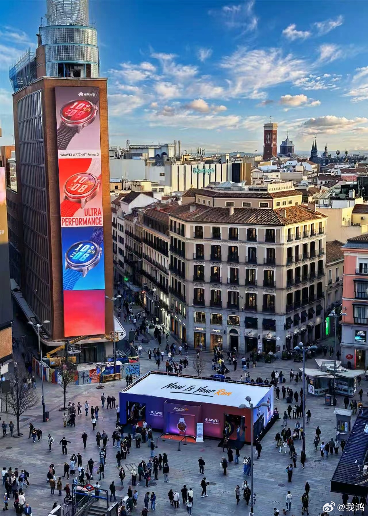 华为快闪店亮相马德里核心商圈。全球跑者齐聚，与基普乔格及多位世界冠军面对面，戴上