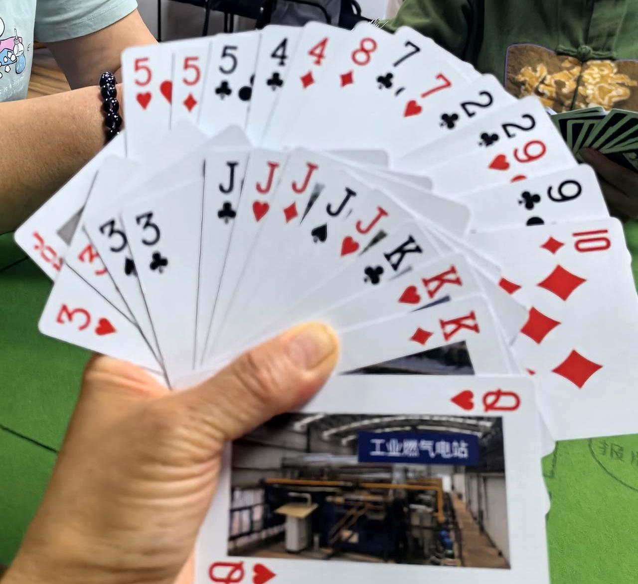 打掼蛋，牌运差到家，是不是就该躺平了？
 

今晚打A，自己搬牌连张级牌都没摸到