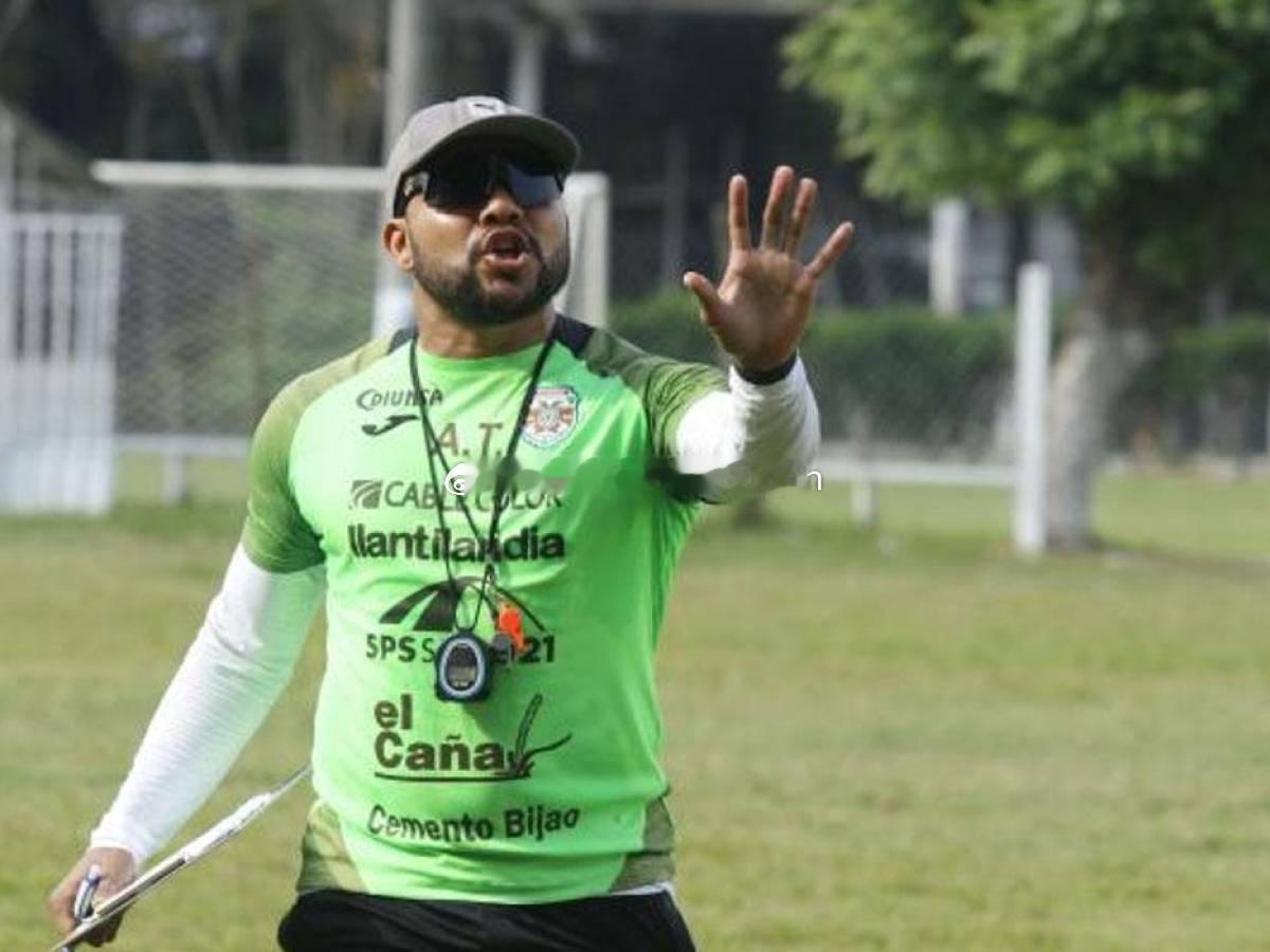 09年中超收官战上演帽子戏法帮助国安一举夺冠的埃米尔·马丁内斯，目前已经走上了教