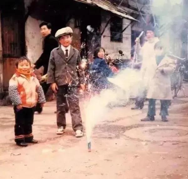 春节（农历正月初一）在民间百姓生活中叫过年，过年是中华民族最大的传统节日有着几千