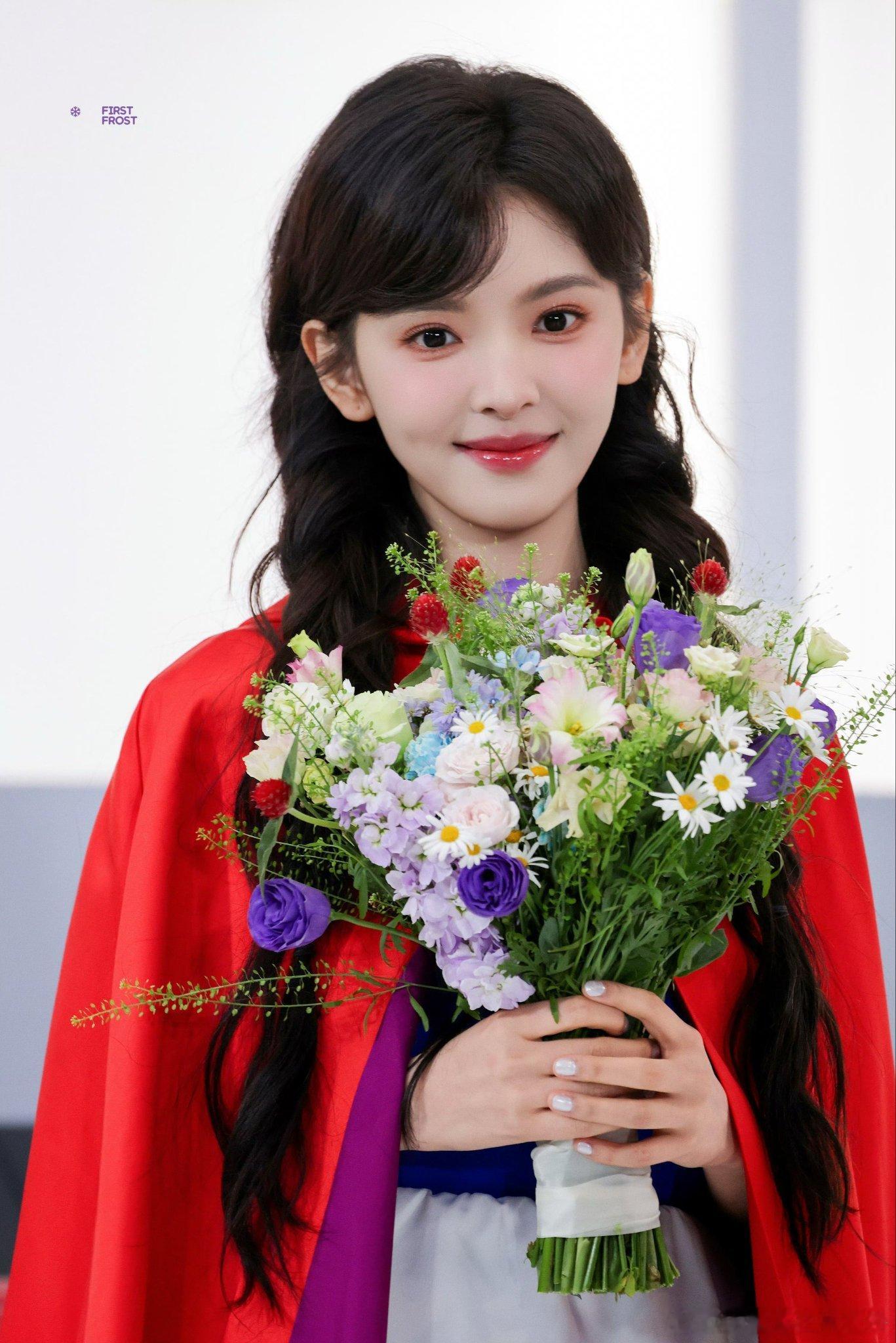 章若楠好水灵，加上这发型很像以前琼瑶剧会选的女演员。 ​​​