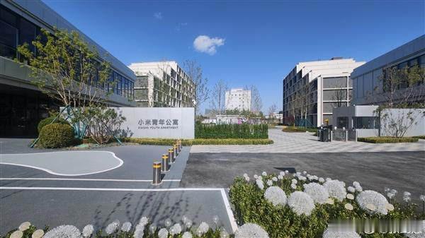 雷军说，今天跟大家介绍一下，我们小米青年公寓的最新进展，小米青年公寓是小米公司，