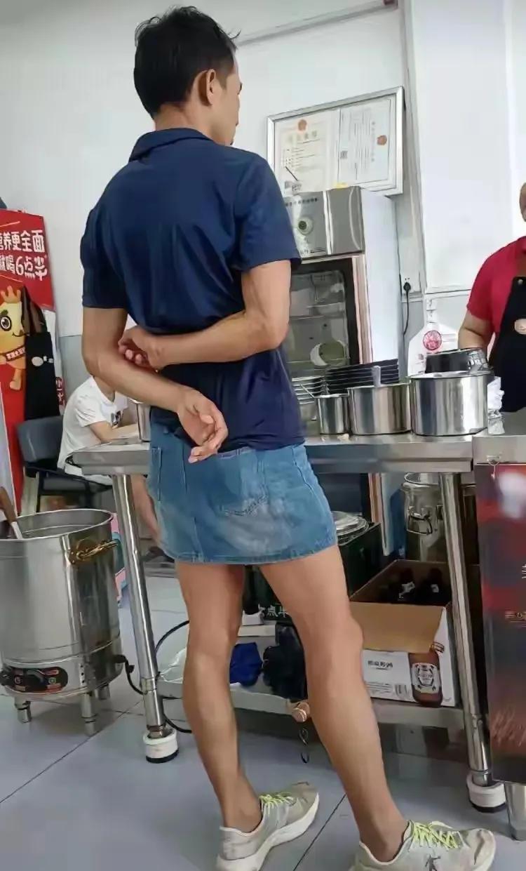 近日，广东的网友透露，那天早上自己如同往常一样去公司饭堂排队打早餐，但是令人网友