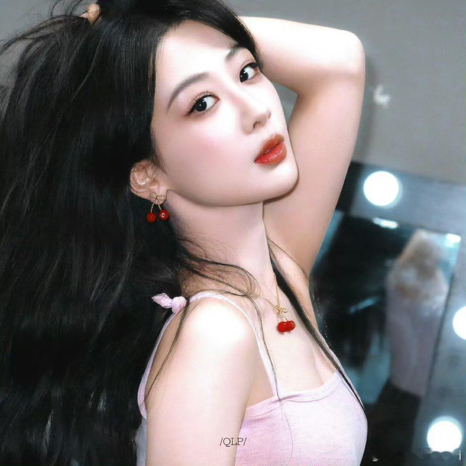 杨紫确定出席微博之夜，配合生命树剧宣 期待紫妹红毯 