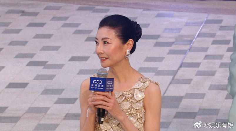 光影与芭蕾相遇，梦想与艺术共鸣。井柏然以沉稳格调诠释追梦初心，谭元元用优雅舞姿传