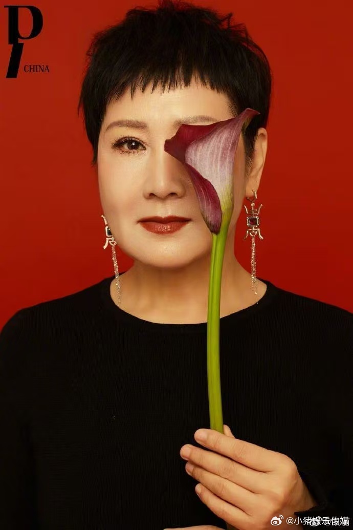 张凯丽 大女主气场 真的很喜欢张凯丽身上的气场，不刻意不张扬，却自带光芒，这组大