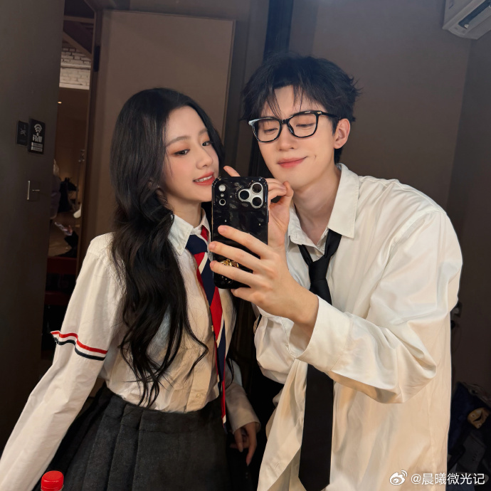 慕慕昭昭元宵节亲了 强制爱 + 甜吻双重暴击😈！慕慕昭昭元宵节亲上，周翊然一句