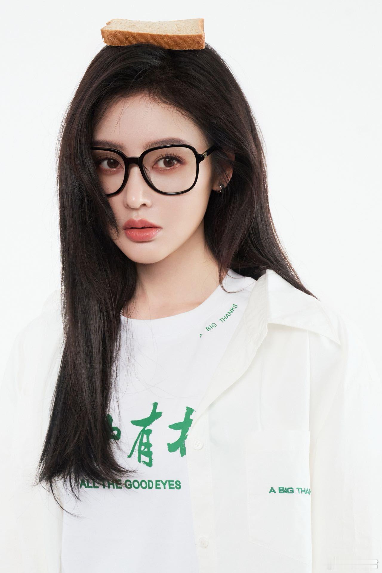 花三三被指模仿张天爱 两人0个关联，能不能别乱牵连了，还是来期待一下张天爱新电影