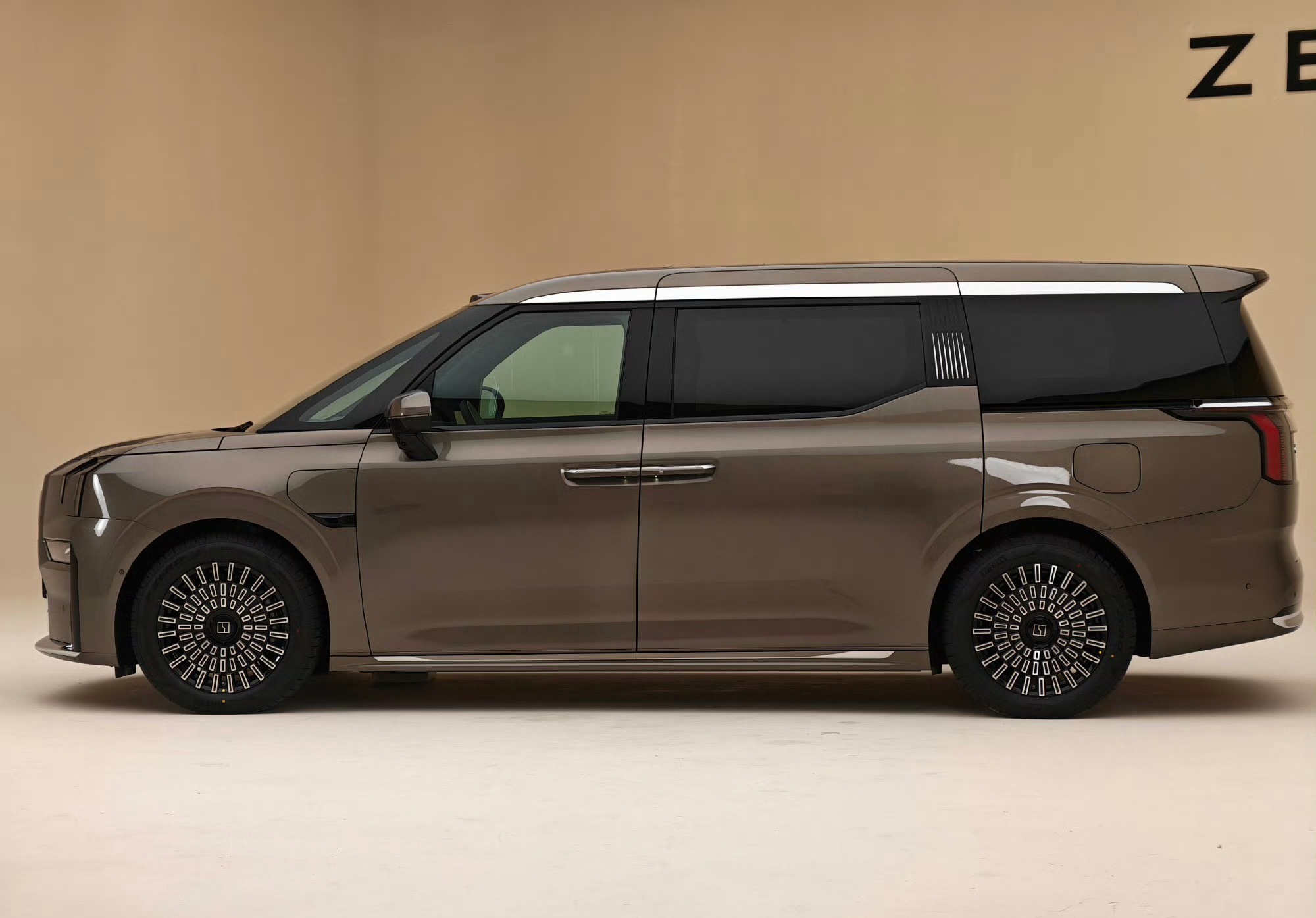 焕新极氪009定档北京车展预售焕新极氪009来了，北京车展开启预售。采用900V