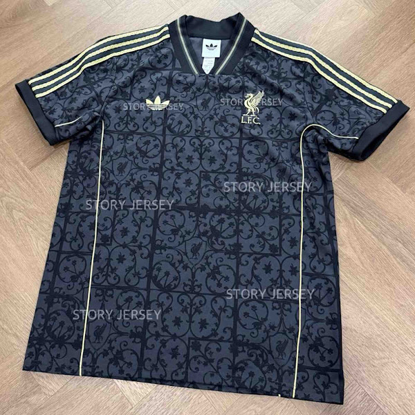 阿迪达斯将于今年晚些时候发布一款限量版球衣，可靠的泄露消息显示，这款球衣采用了引