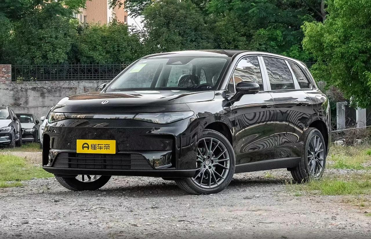 作为一台上市不到两年就冲进二手市场的“新势力卷王”，零跑C10确实让人又爱又懵。