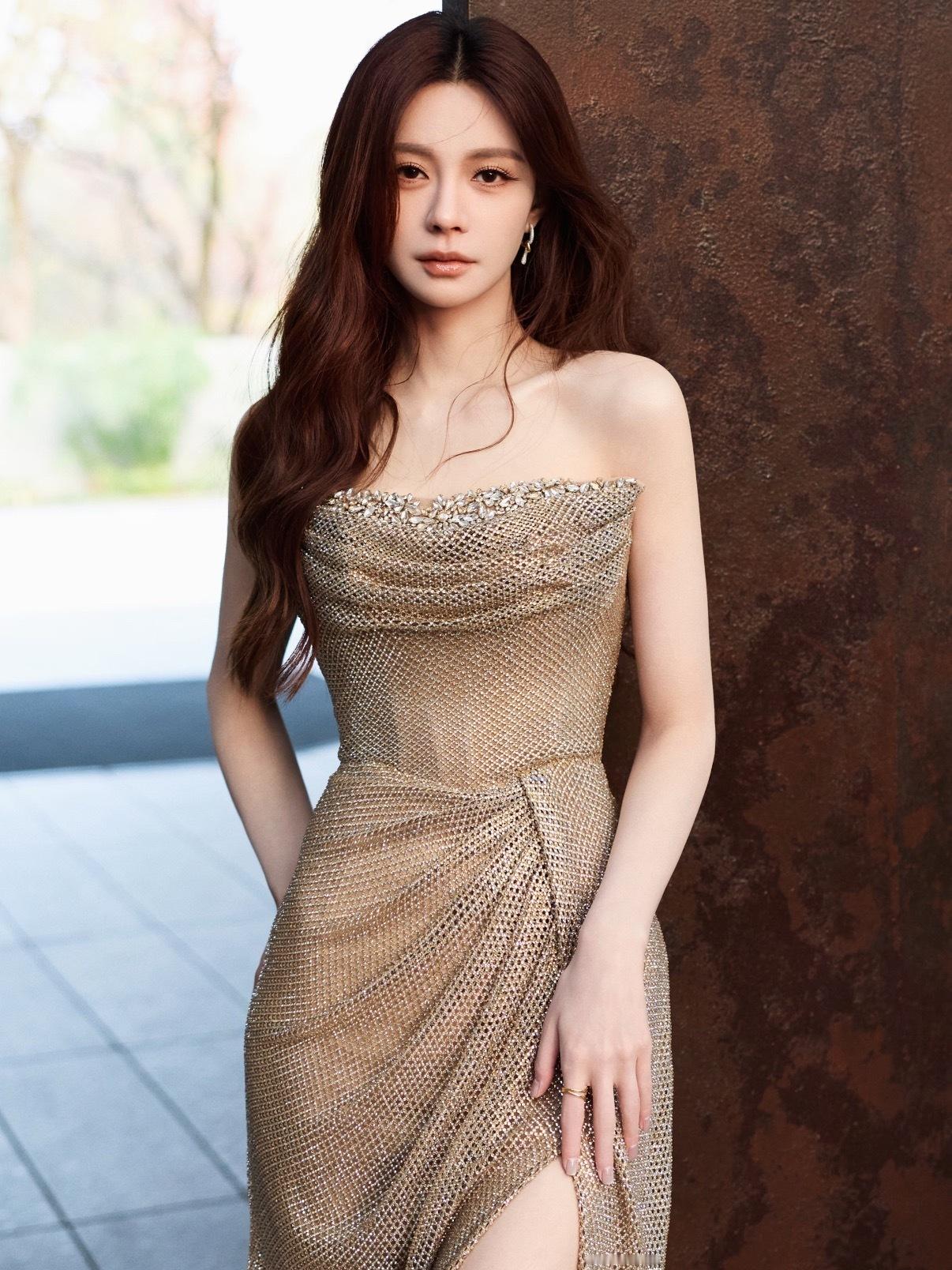 沈梦辰鎏金礼服造型沈梦辰这套鎏金礼服也太美了。声鸣远扬直播