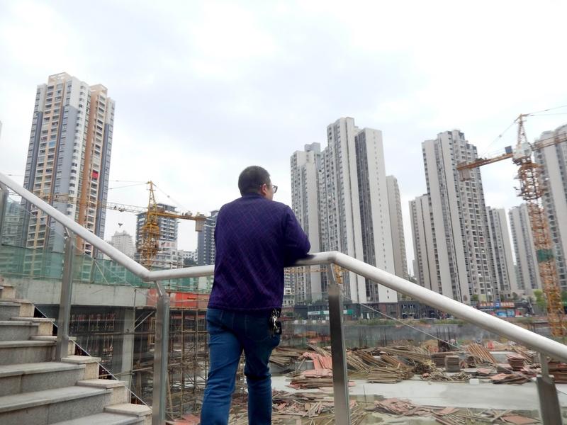 大开眼界！
不知是多么聪慧的头脑，竟想出了这样一种行赌之法。
自己先购置一套房产