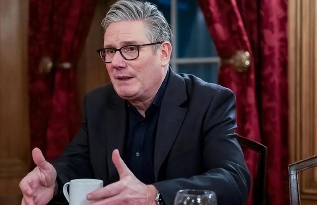 英国首相斯塔默“投喂”给了世界三句话！第一句：中国不是“正在崛起”，是“已经崛起