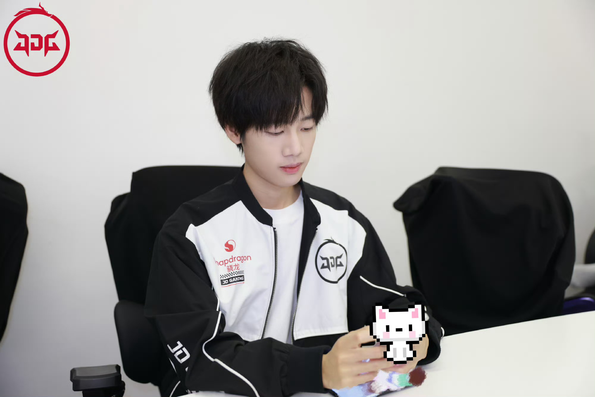 好想撸撸摸摸头发… 