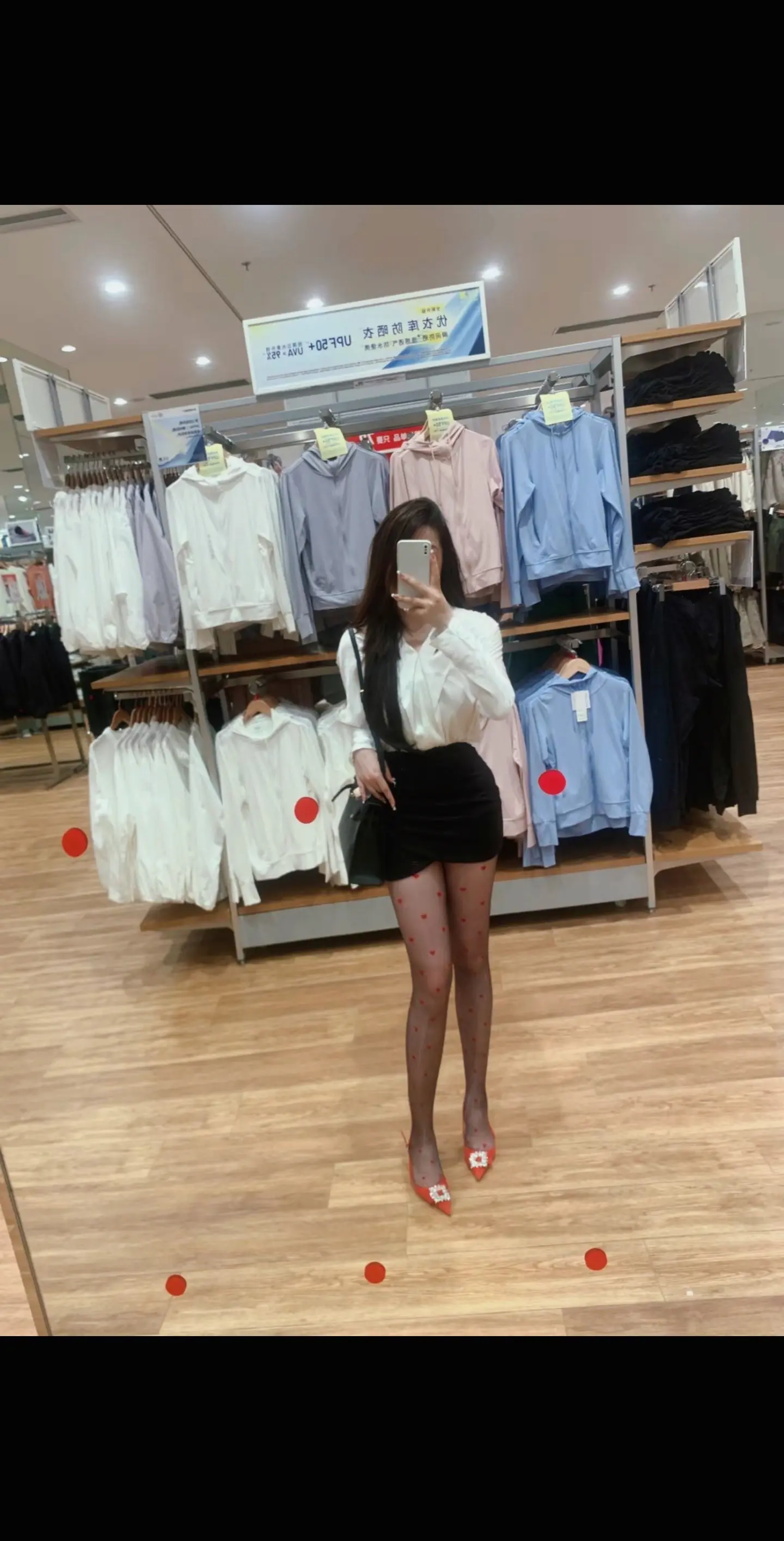 当财富自由 真正的爱才变得会纯粹。“爱，是人中龙凤才给得起的东西，真正的情种只会出生于大富之家。有财力有内涵修养、充满灵性的人，才给的起，愿意给，不算计和权衡利弊。普通人活着已经耗尽全力，尔虞我诈权衡利弊为自己谋划，哪里还给的出去真正的爱，哪里有时间精力当