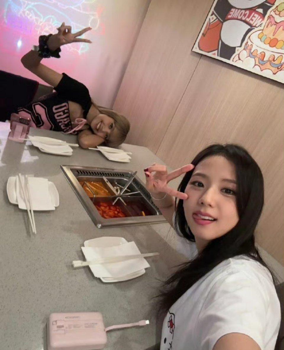 不错，韩国人在吃火锅 ​​​