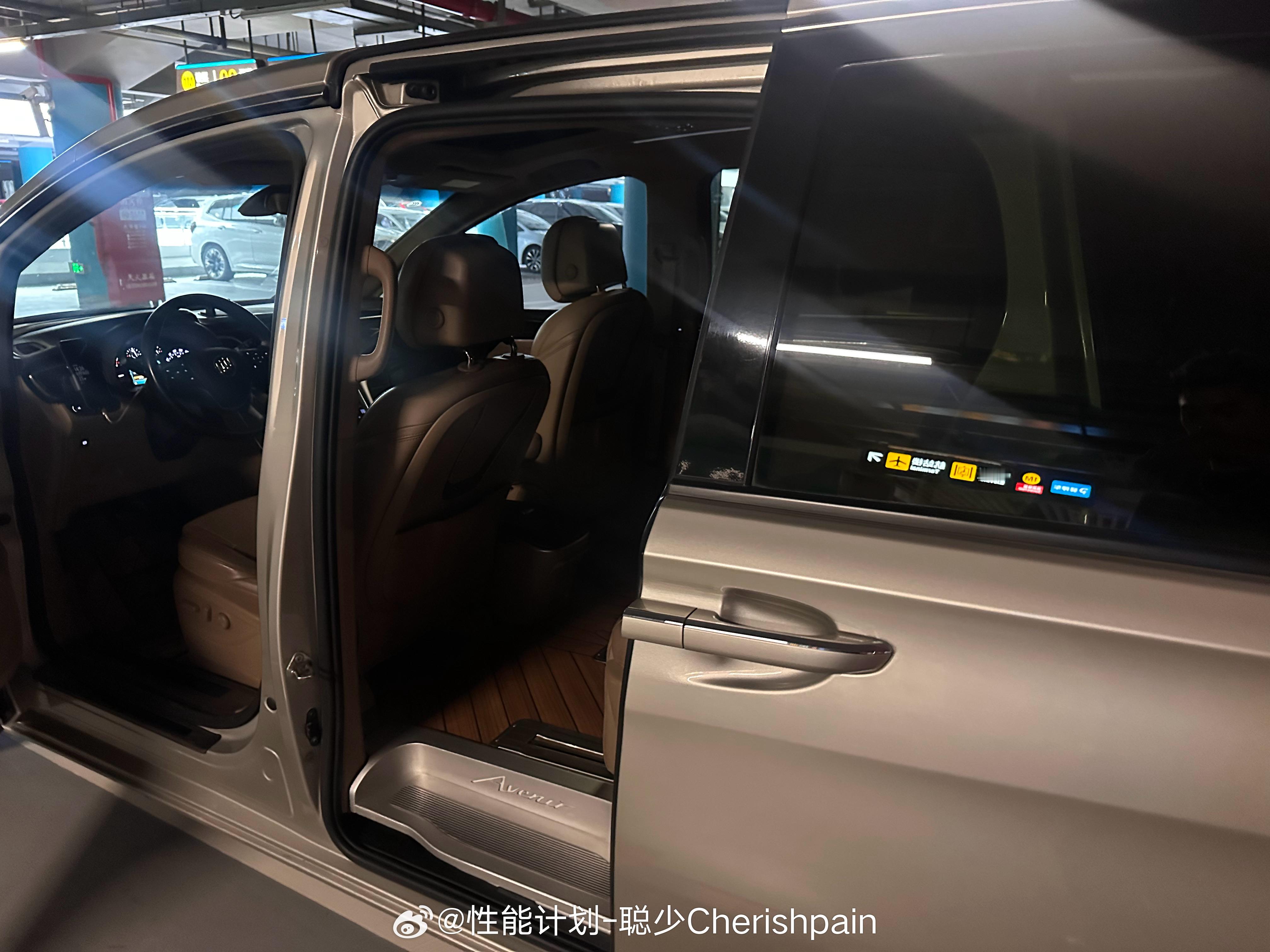 今天坐在高铁上产生了一点想法现在汽车行业和自媒体行业一样，正处于一个集成化时代。