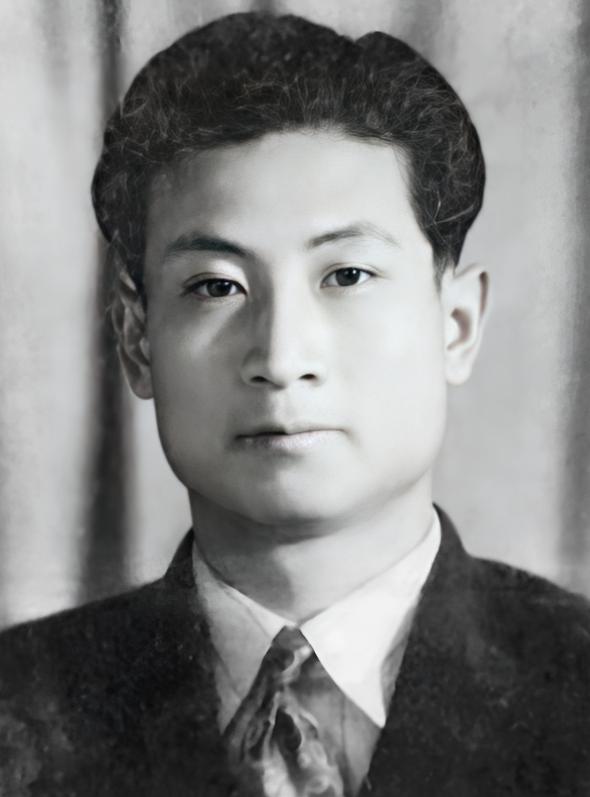 1950年，李苍降不幸被敌人捕获。为了逼迫他招供，敌人把他已经怀孕的妻子叫来。敌