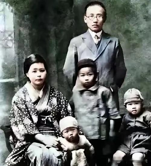 1978年，郭沫若在北京去世。最让人想不通的是，他在日本抛下的五个孩子，在佐藤富