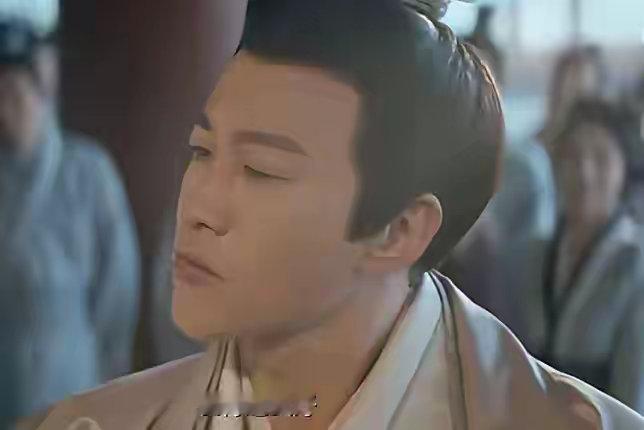 《折腰》第21集预告。枕石先生（何润东）上线！枕石先生年轻俊美，又很有才华，他把
