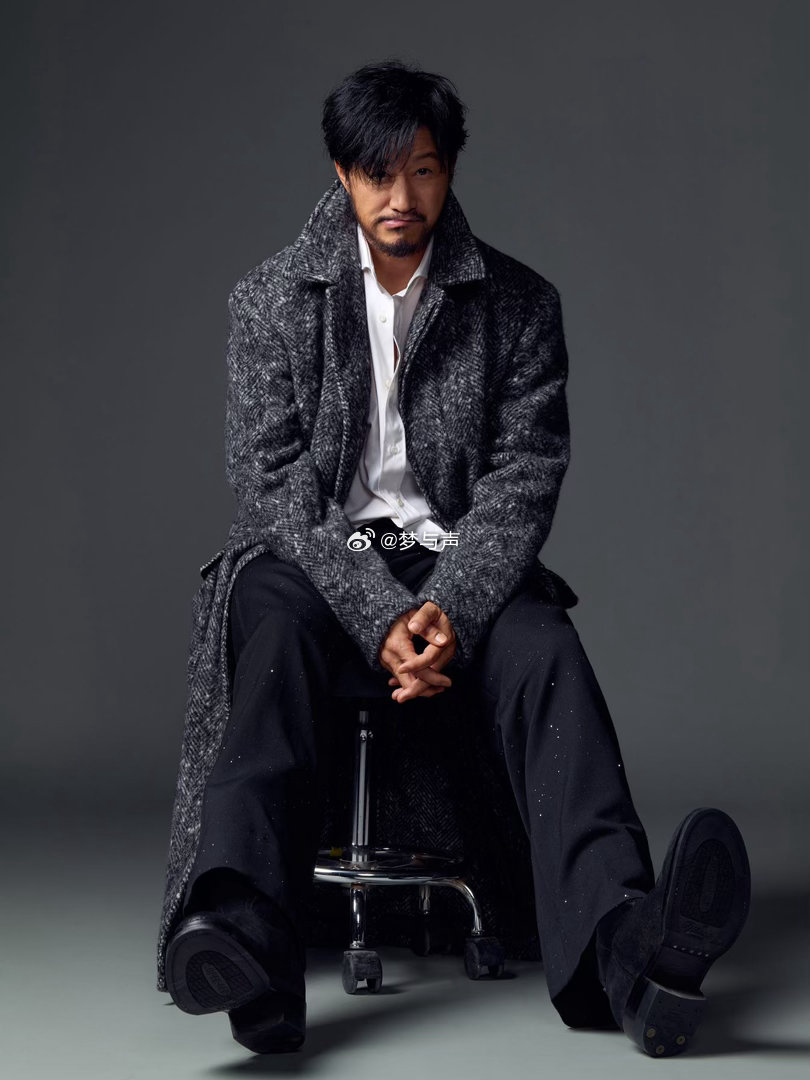 谢楠晒照给吴京庆生 好甜的庆生仪式感！谢楠晒出吴京专属照片，温柔又有爱。长发京哥