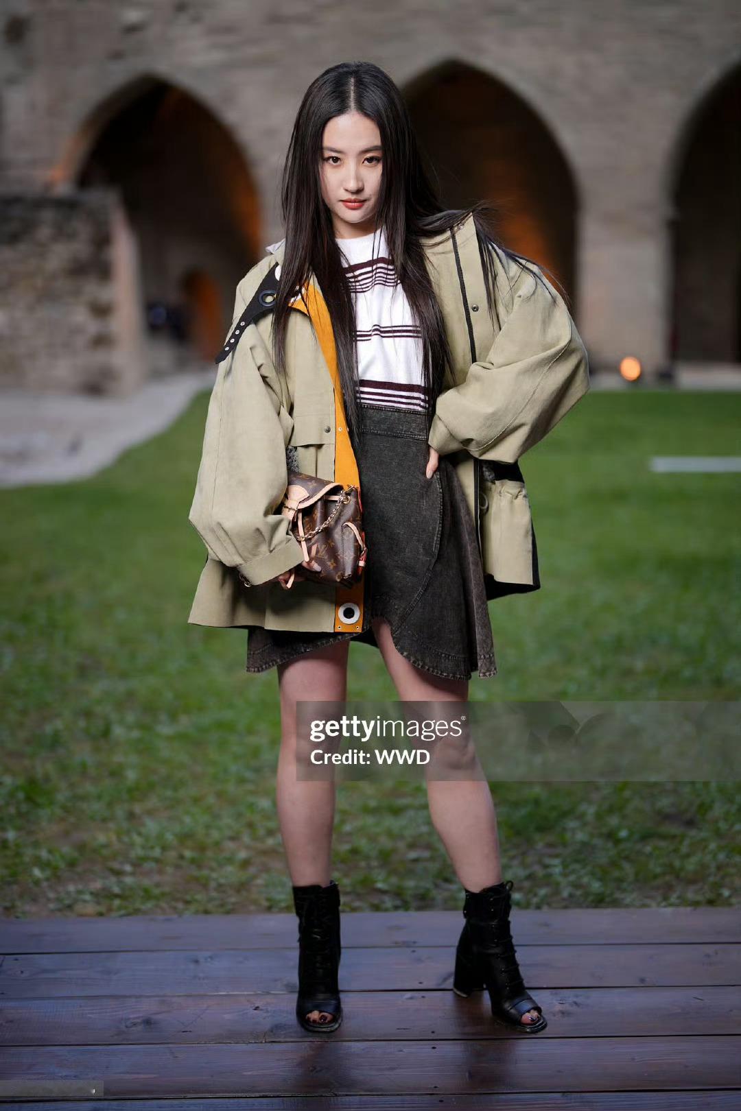 不是，这是G社生图？女人，你的脸是不是用了什么妙药啊啊？刘亦菲黑长直看秀 ​​​
