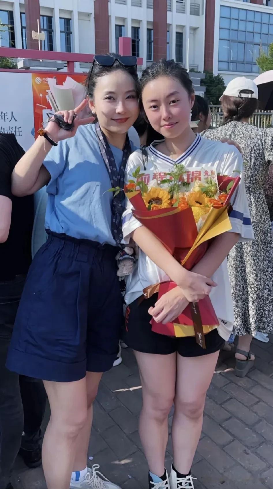 感觉妈妈把女儿秒杀了[笑哭]
