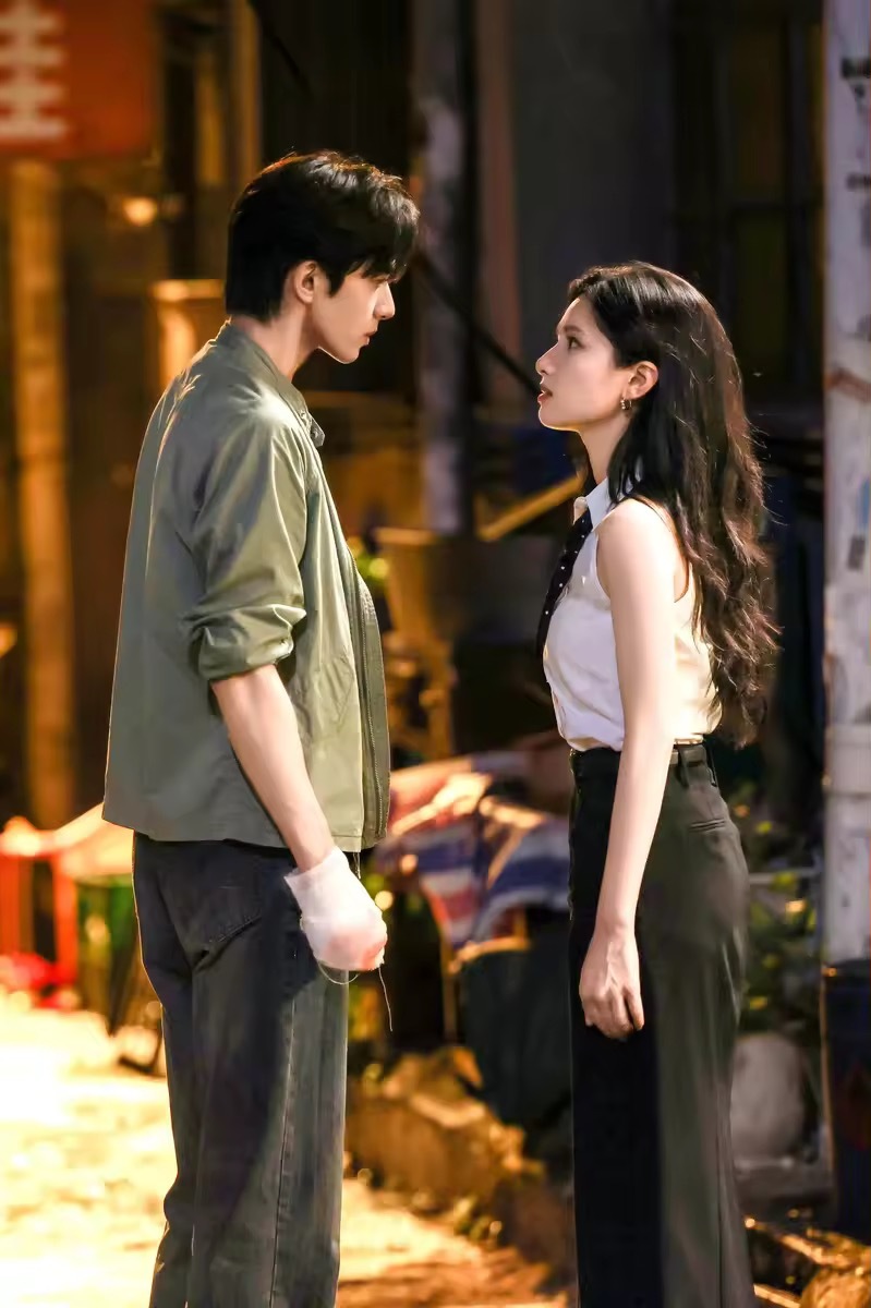 张婧仪代苗靖端水平行世界的陈异苗靖很幸福宋威龙和张婧仪一块回应，告诉我们另一个世