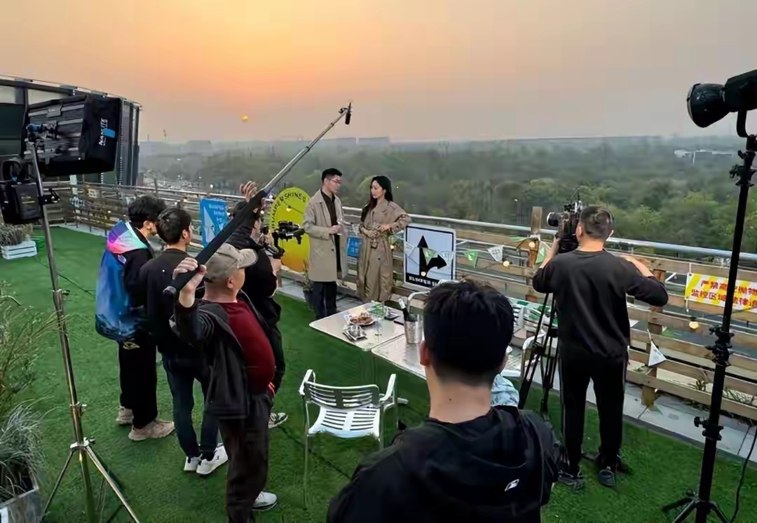 1.2亿观众见证AI短剧崩盘！首批从业者离职，短剧未来何去何从？ 