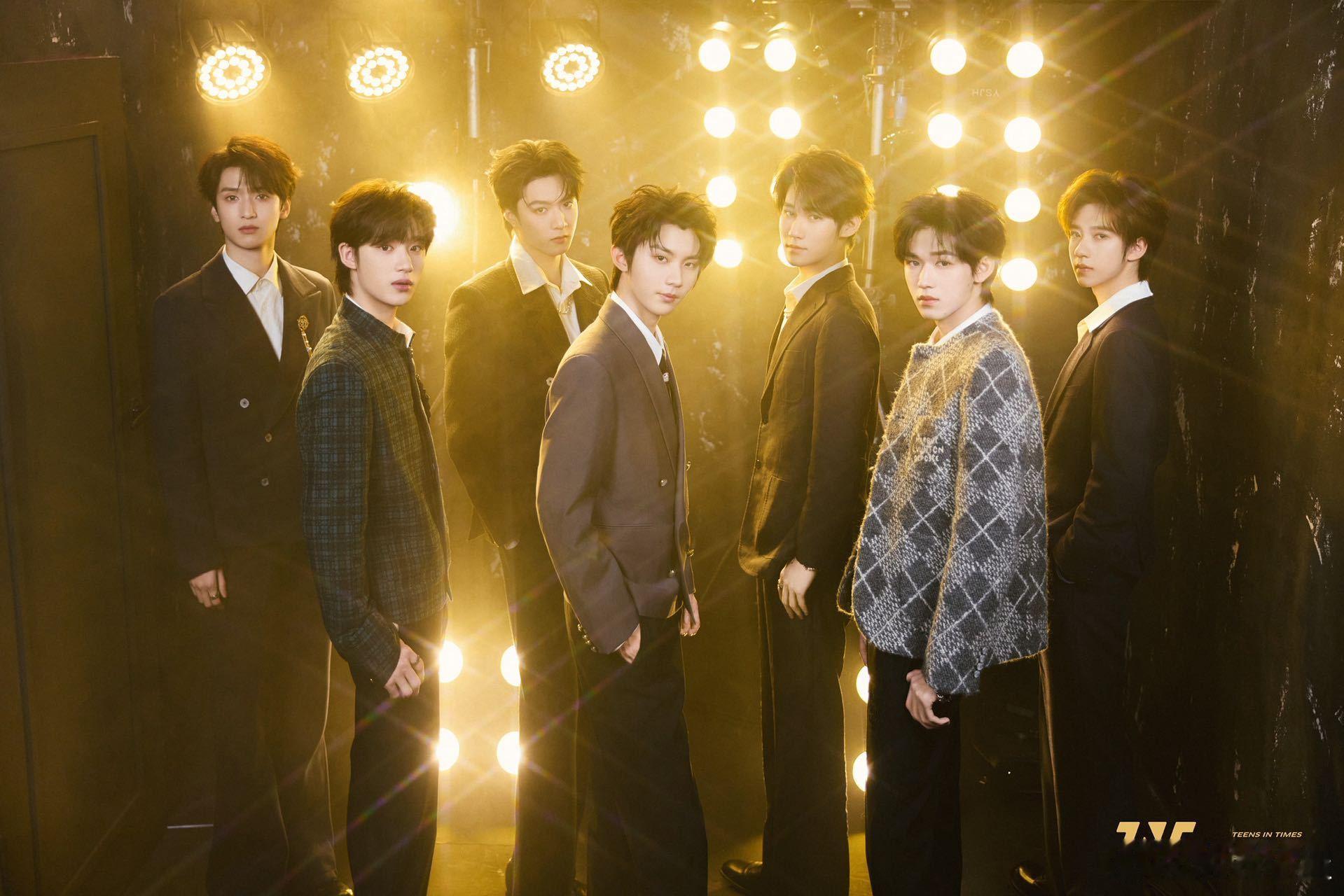 这一屏幕怎么全是时代峰峻的 谁被这波同框惊艳到了🤣微博之夜后台被时代峰峻占领，