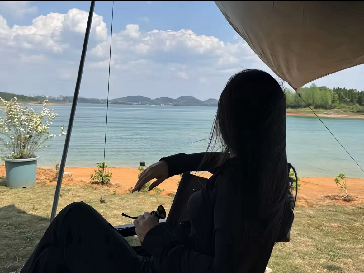 -“人生就像一支铅笔，开始很尖，经历多了就会圆滑，承受不住就会断掉。当经历了种种